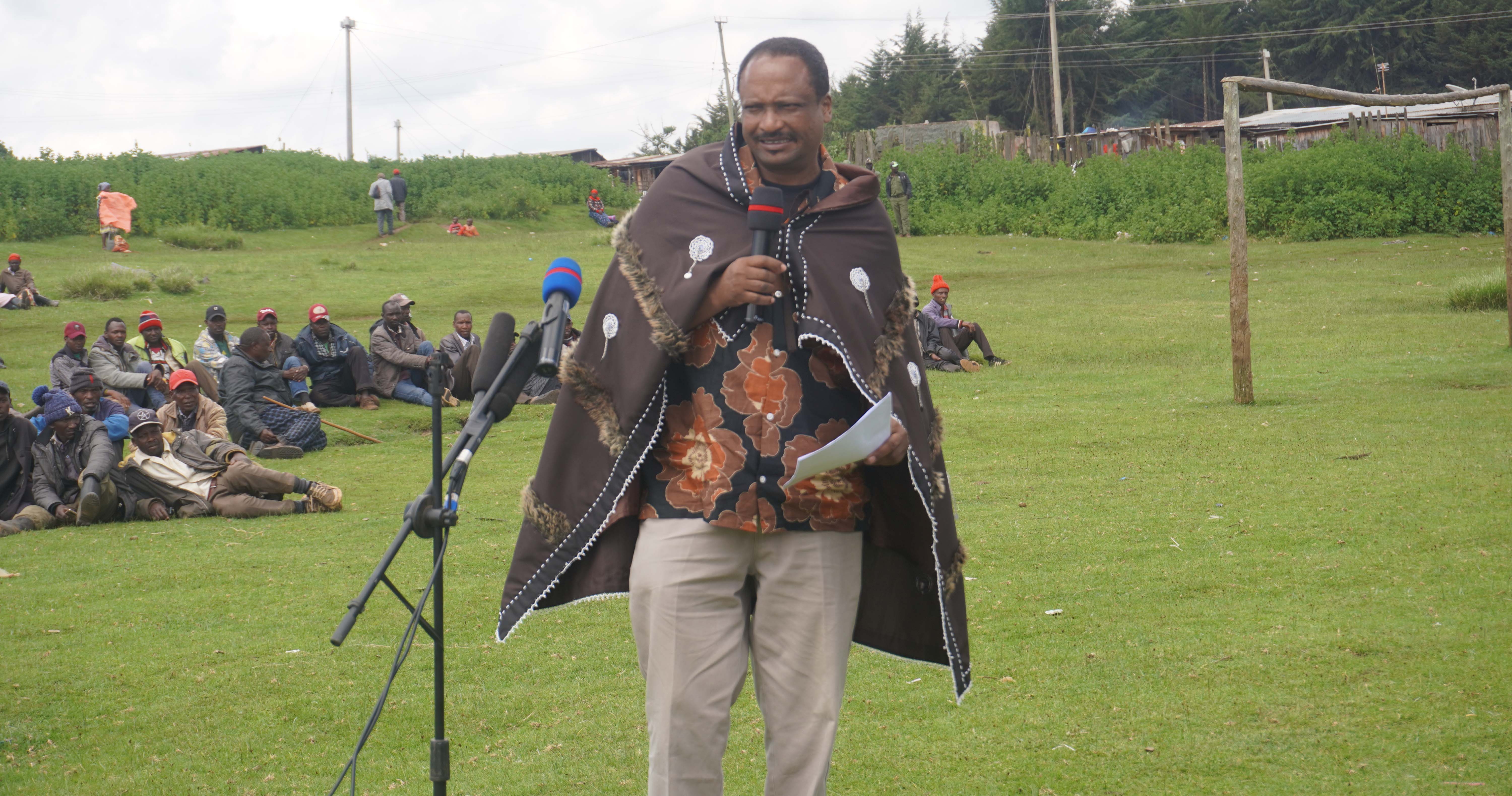 Daniel Kobei addressing community members in Mariashoni Nakuru County 